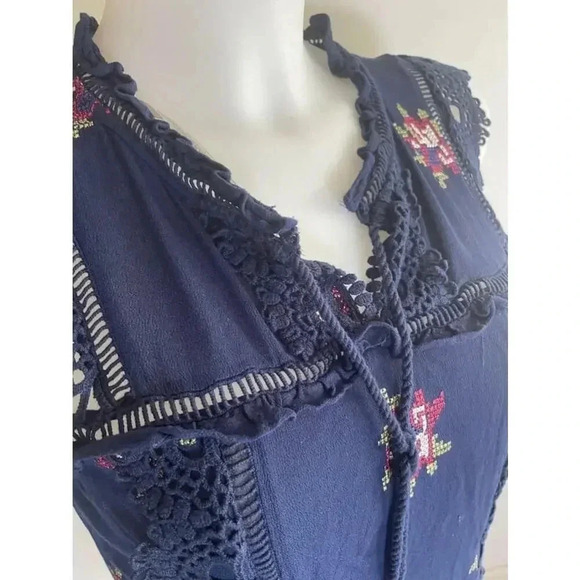 Women's‎ Pale Sky Blue Floral Embroidered Sleeveless Top Size S Stitch Fix 0072 - Picture 5 of 11